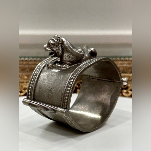 VTG RARE MMA 1976 Pewter Lion Cuff Bracelet - EUC - King Tut - Egyptian Revival - Picture 4 of 17